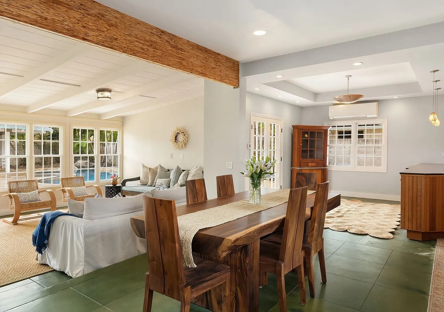 4bd / 3.5ba Charming Nautical Kahala Home with a Pool and A/C. - Kahala Seaside — Photo 4