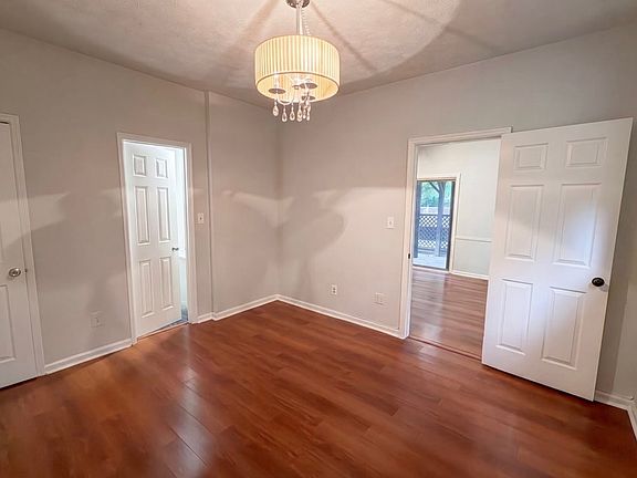 3rd image of 3700 Creekview Cir