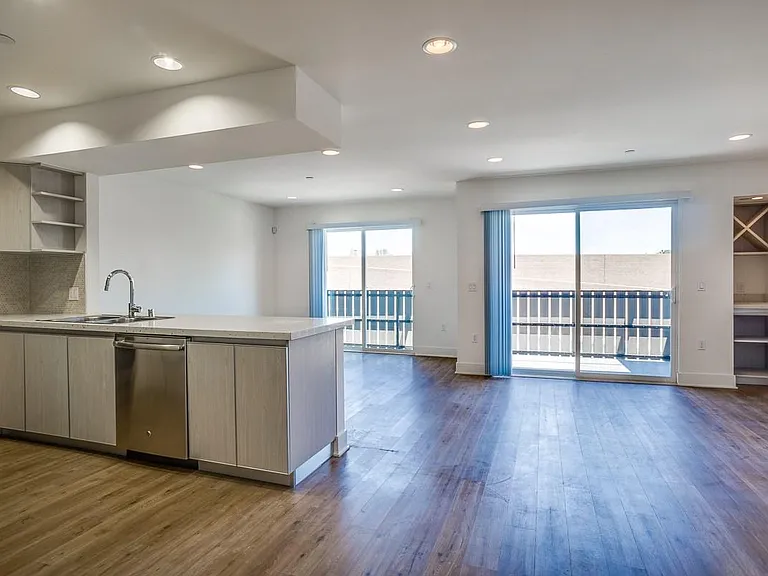 1529 Beloit Ave #2 — Photo 13