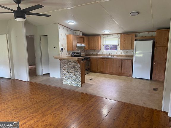 3rd image of 1093 Timber Landing Rd