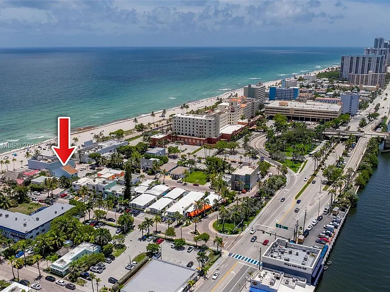 311 N Surf Rd — Photo 8