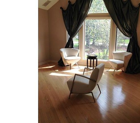 4th image of 215 E Orange Hill Cir