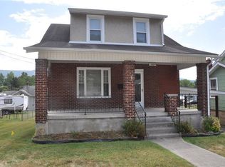 1009 W Jackson St, Covington, VA 24426