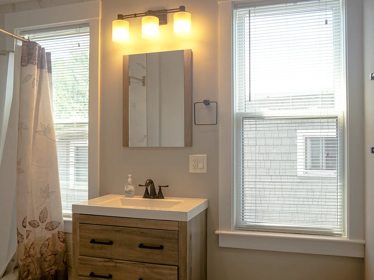 447 Frankfort St — Photo 3