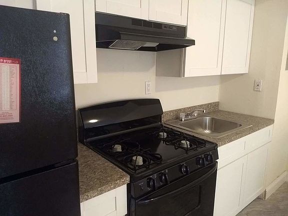 2nd image of 916 41st St #A8