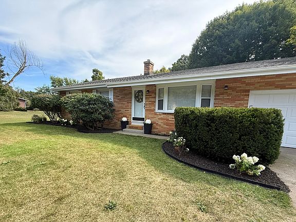 2nd image of 1892 Maple Ln
