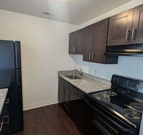 720 Monmouth St — Photo 18