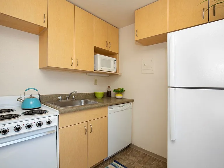 The Queensborough Apartments — Photo 15