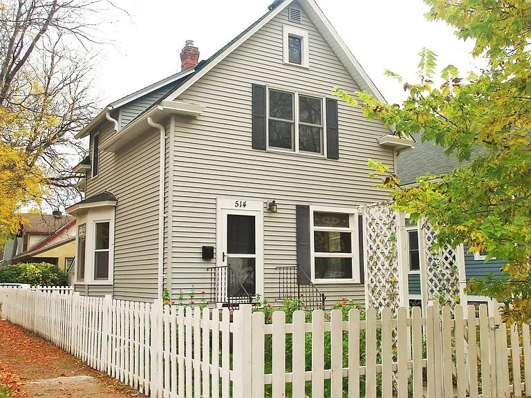 514 View St — Photo 1