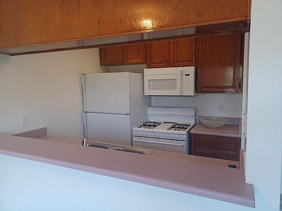 3rd image of 5038 Laurel Canyon Blvd