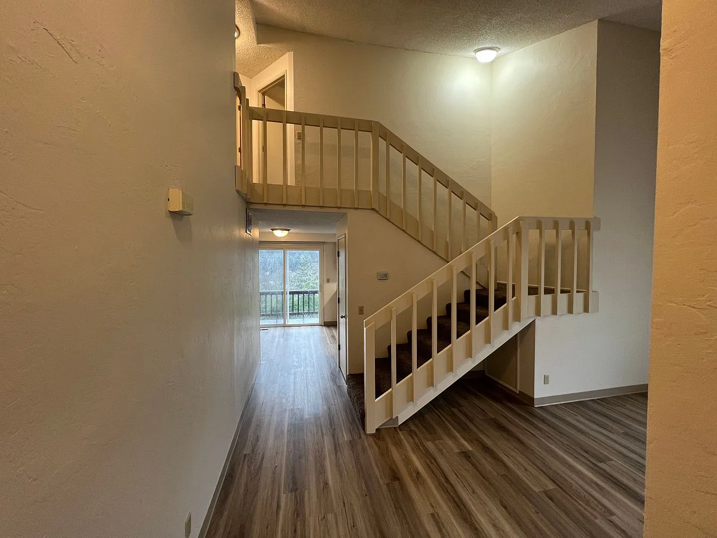 2 Bedroom, 1.5 Bath Duplex in Southeast Eugene — Photo 2