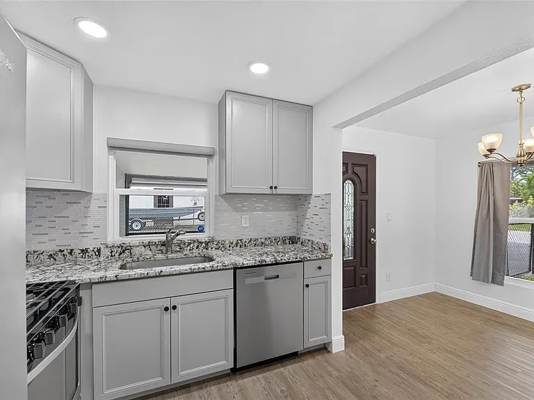 10004 N 25th St — Photo 11