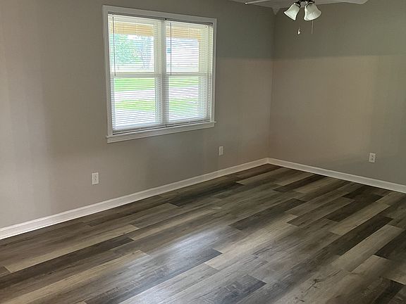 3rd image of 82 Honeysuckle Dr