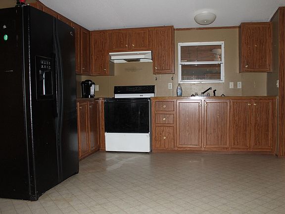 3rd image of 203 Pioneer Dr