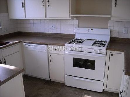 2nd image of 821 Peacock Ct