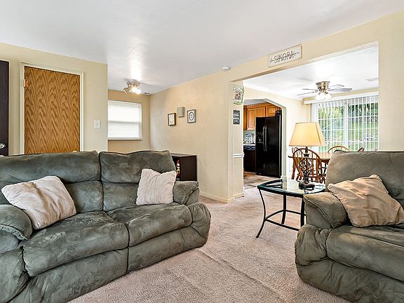 4th image of 440 Glencoe Dr