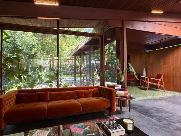 2718 N Beverly Glen Blvd, Los Angeles, CA 90077