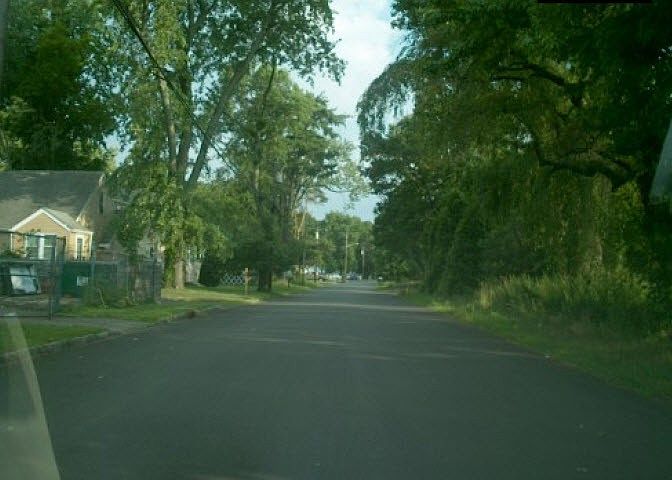 2nd image of 424 Riverside Dr