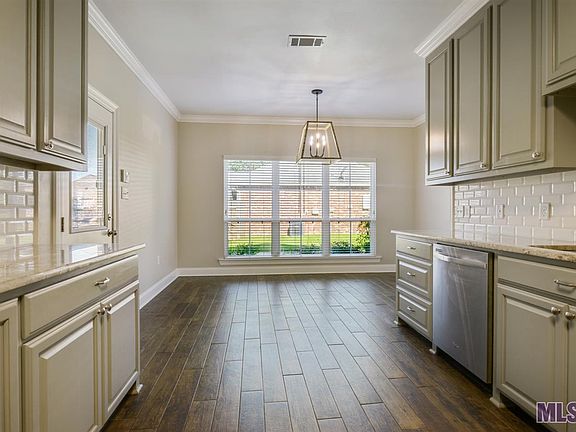 4th image of 7668 Elmwood Dr
