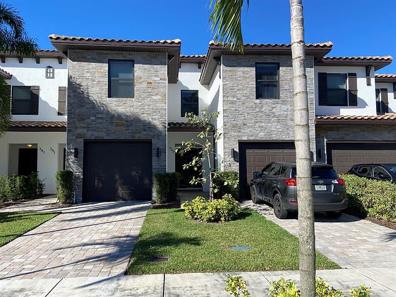 1st image of 335 Bella Sol Way