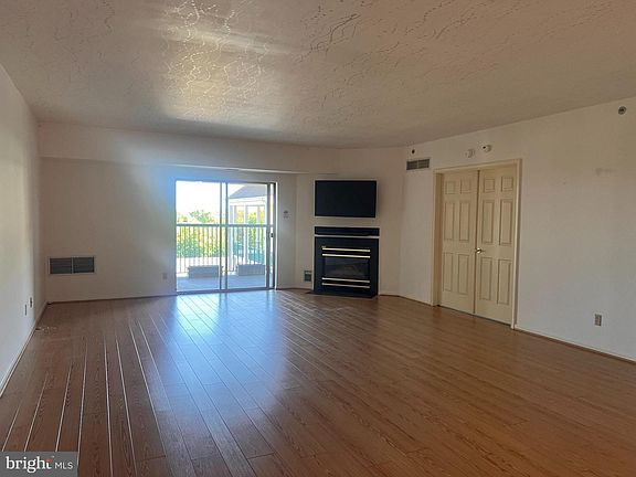 3rd image of 6073 Main St