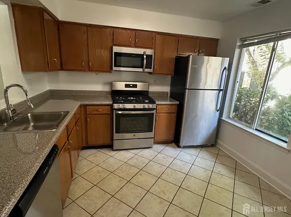 1111 Schmidt Ln, North Brunswick, NJ 08902