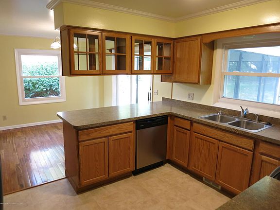 4th image of 919 Bennington Dr