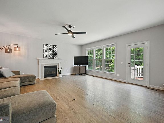4th image of 4788 Charter Ct