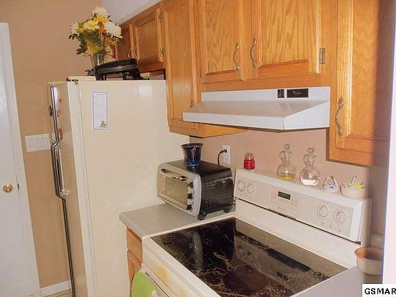 3rd image of 726 Winston Dr