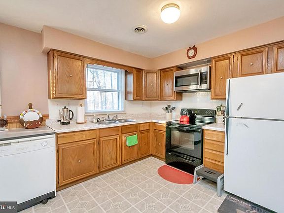 4th image of 30 Byrds Ct