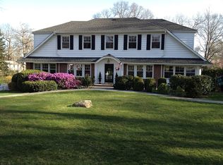 1340 Roosevelt Ave, Pelham, NY 10803