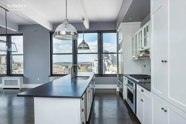 Sold by Sotheby's International Realty | media 15