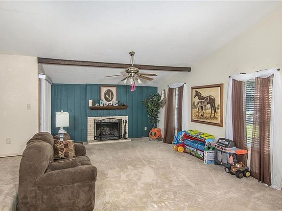 5th image of 325 Wildbriar Dr