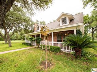 592 Mueller Rd, Victoria, TX 77905