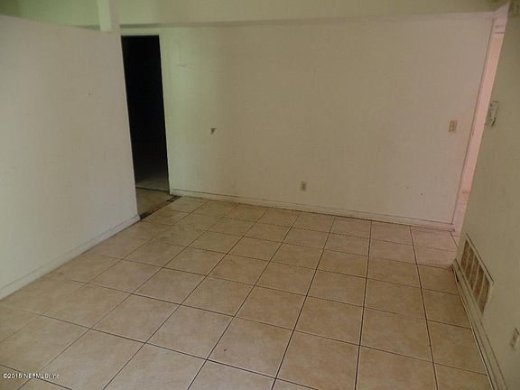 2nd image of 4446 Melvin Cir W