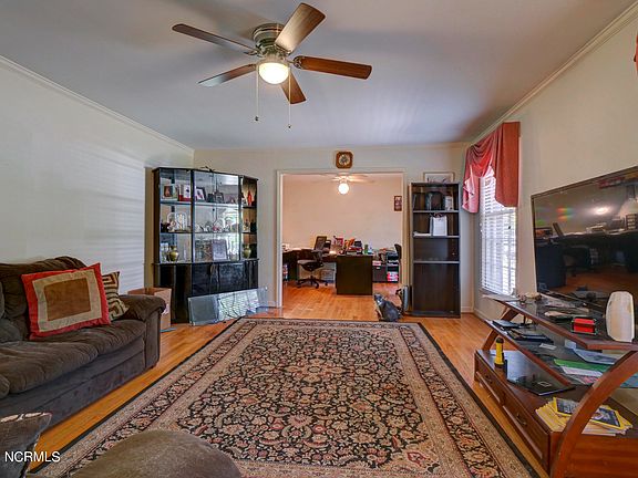 2nd image of 102 Cromwell Cir