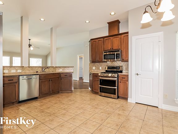 4th image of 12064 Maverick Dr