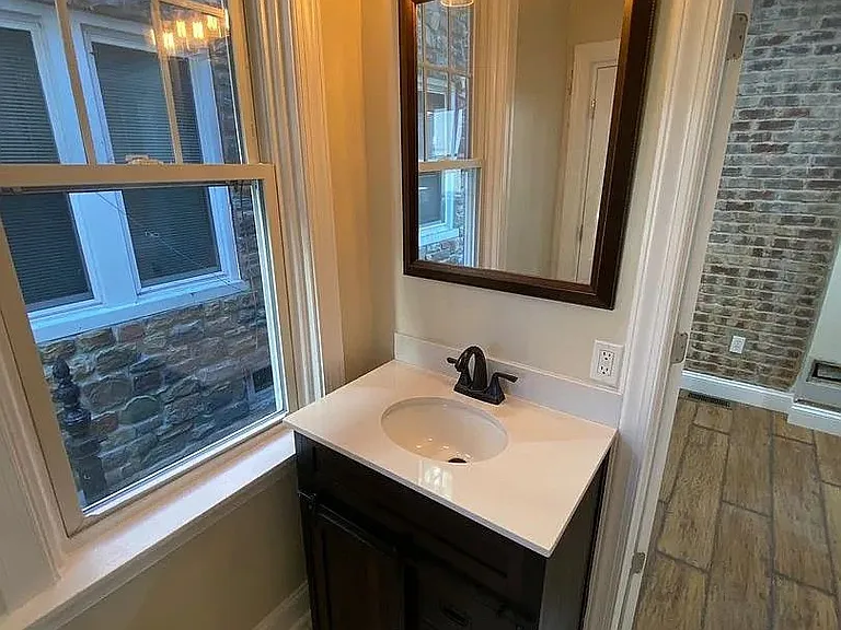 445 Manor St — Photo 9