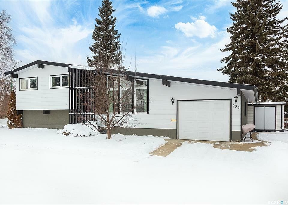 1st image of 532 Laurier Dr