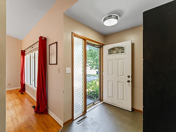 3rd image of 1821 Maxwell Ave