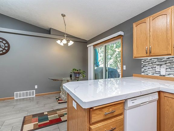 4th image of 5819 Saddle Creek Ln