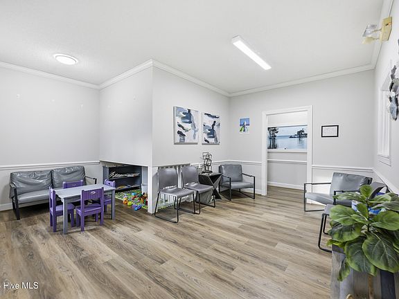 3rd image of 312 W Queen Street