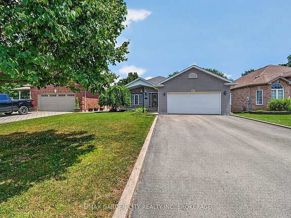 2nd image of 5 Green Pointe Dr
