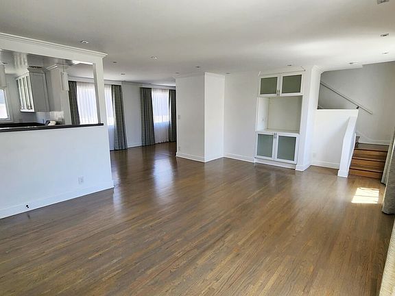 5th image of 142-142 San Vicente Blvd #C