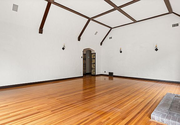 3rd image of 407 N Orange Dr #407