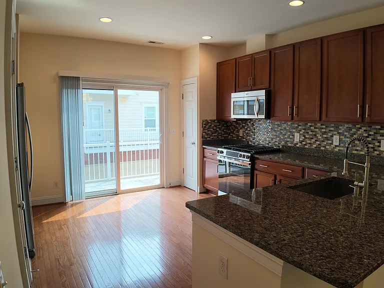 3066 Waterloo Ln — Photo 10
