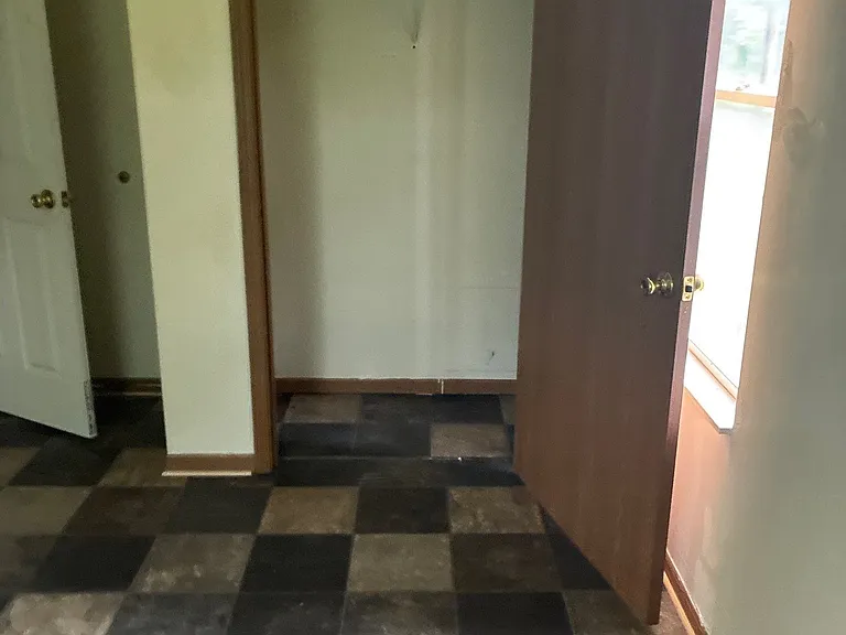 546 Breaden St — Photo 19