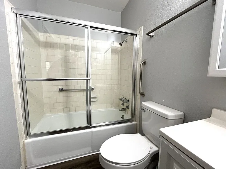 330 W Acacia Street — Photo 17