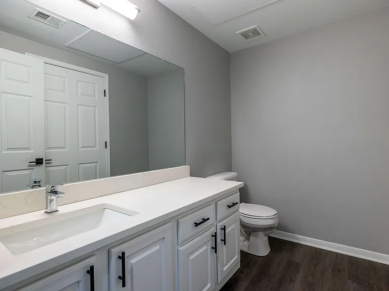 Centennial Park Apartments — Photo 18
