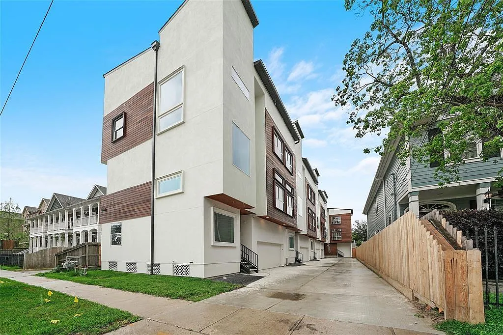 3 bed, 3.5 bath, 2981 sqft, $3,500 — Photo 1
